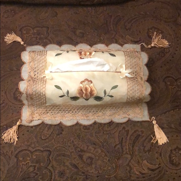 Other - Gorgeous tissue box cover